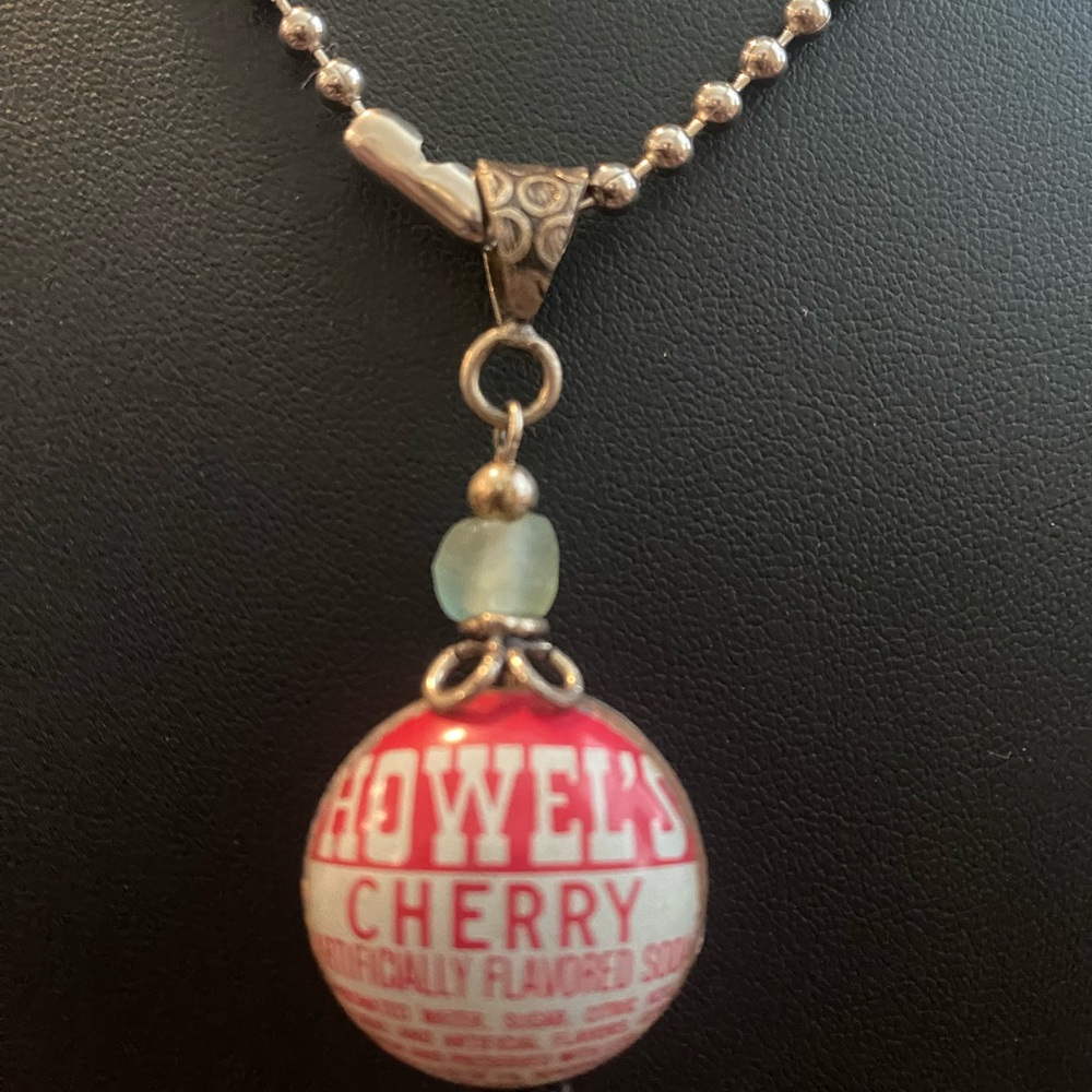 HOWEL’S CHERRY SODA TOP